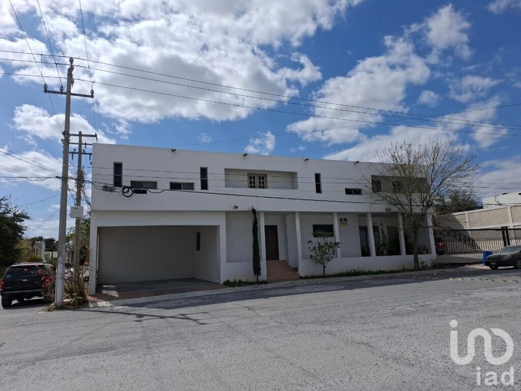 Amplia CASA en VENTA en Esquina, Lomas de Sinai , REYNOSA