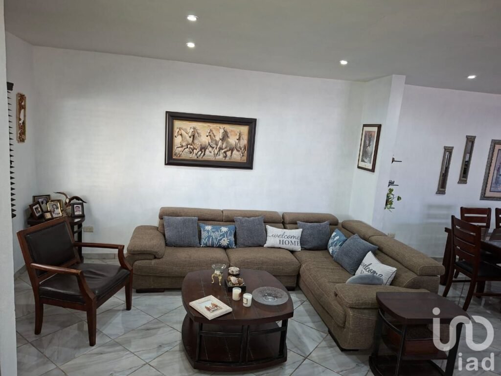 Amplia CASA en VENTA en Esquina, Lomas de Sinai , REYNOSA