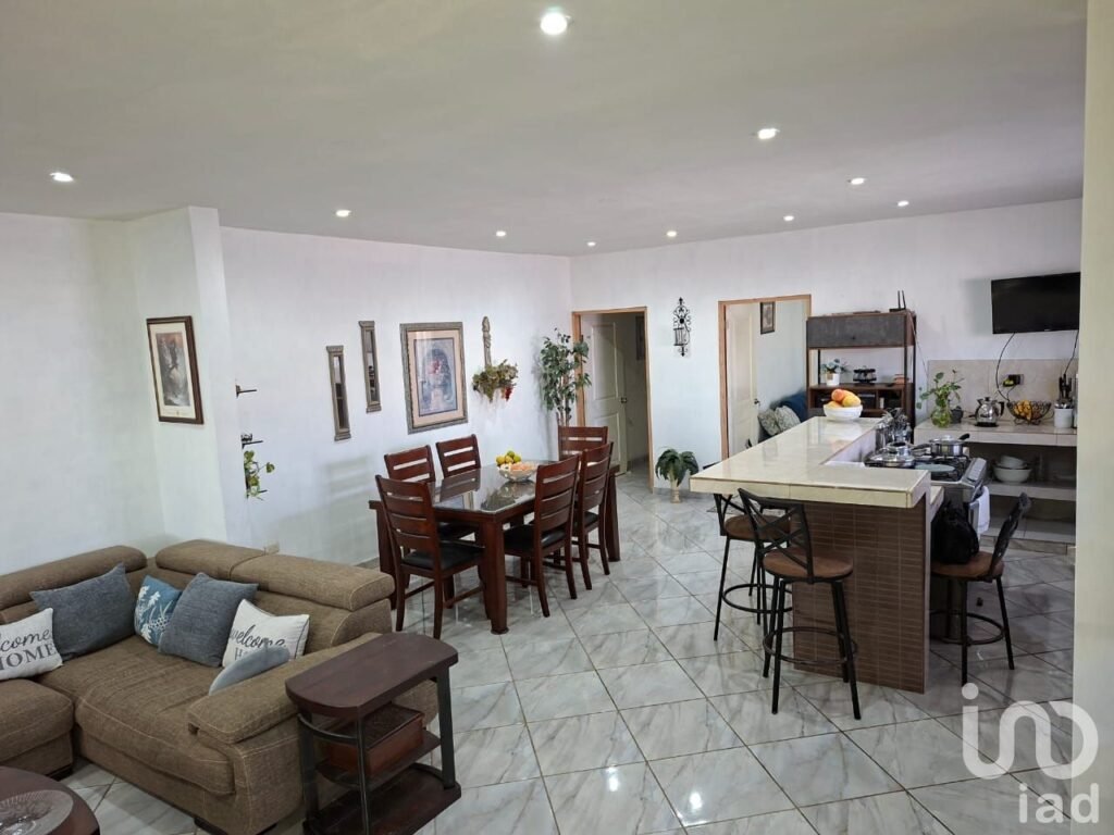 Amplia CASA en VENTA en Esquina, Lomas de Sinai , REYNOSA