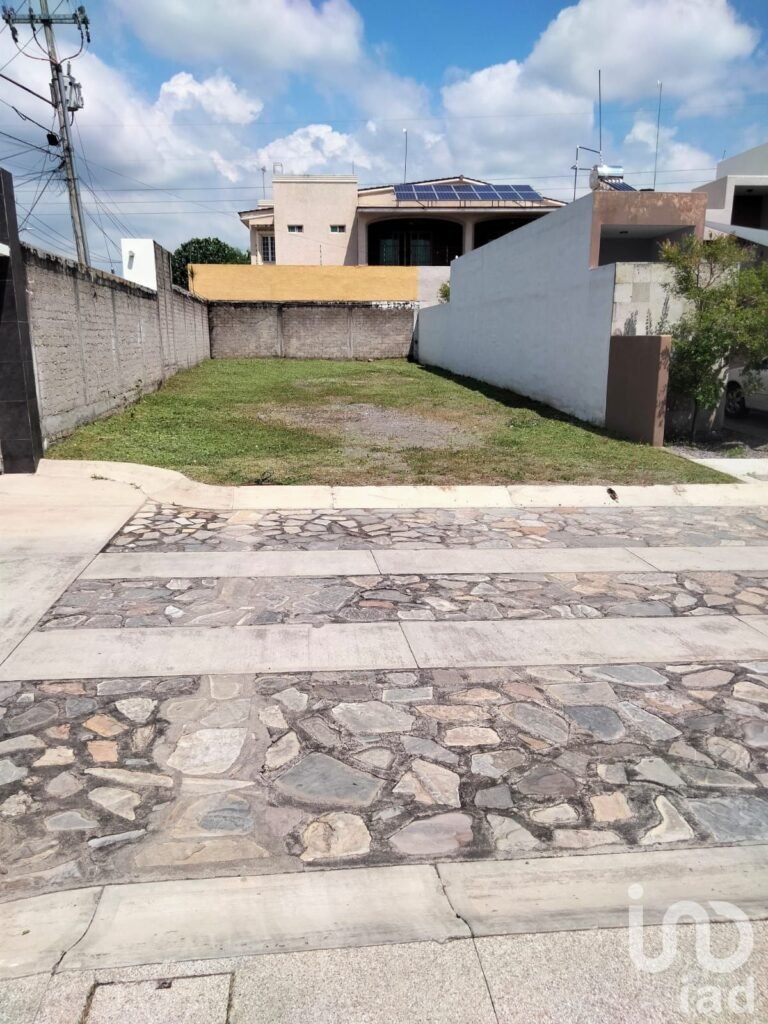 Terreno en VENTA en Privada. Faisanes, Colima, Colima