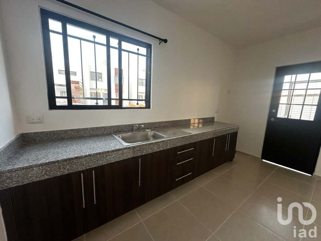 AMPLIA CASA EN RENTA EN DZYTIA, MERIDA