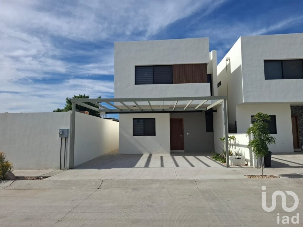 CASA EN VENTA EN PRIVADA CON CASA CLUB EN LA PAZ BAJA CALIFORNIA SUR