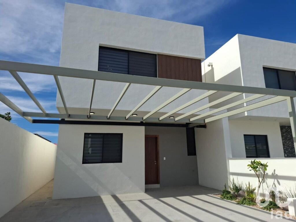 CASA EN VENTA EN PRIVADA CON CASA CLUB EN LA PAZ BAJA CALIFORNIA SUR