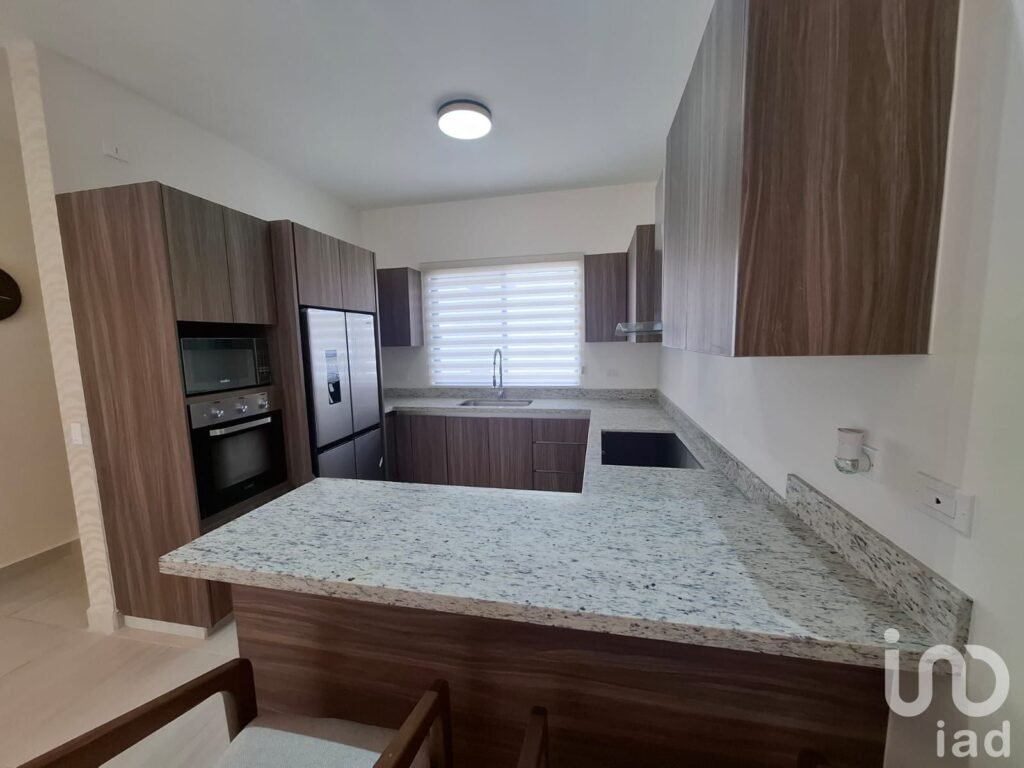 CASA EN VENTA EN PRIVADA CON CASA CLUB EN LA PAZ BAJA CALIFORNIA SUR