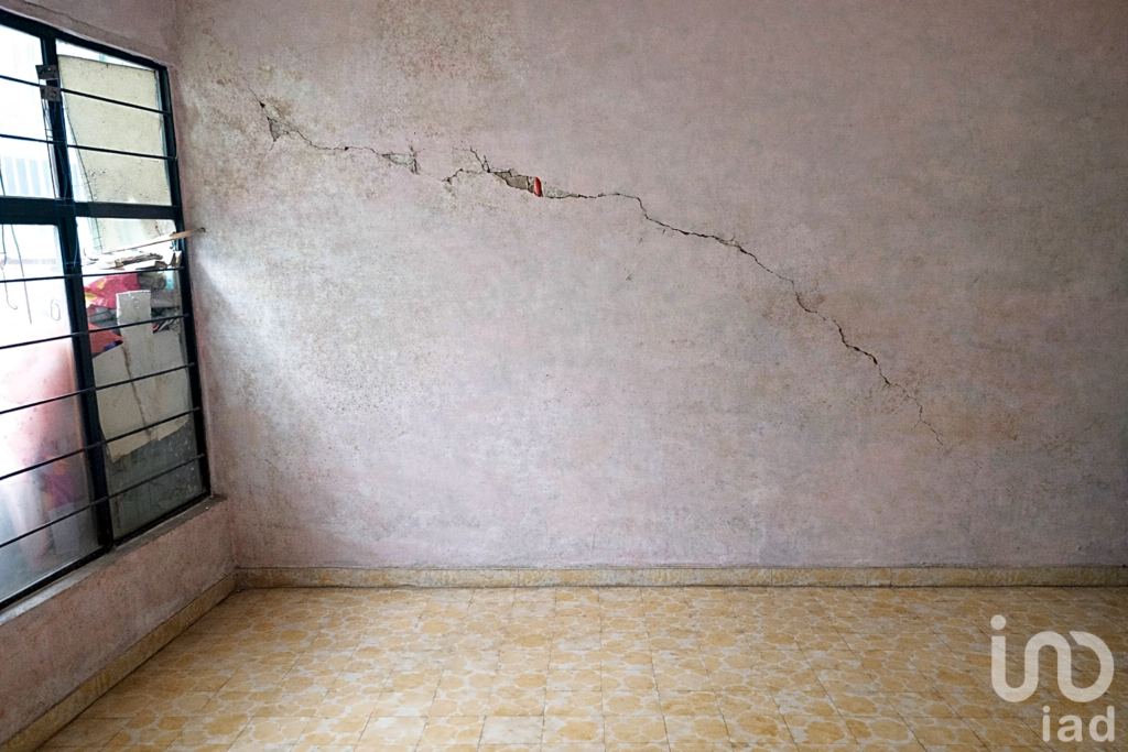 VENTA DE CASA  PARA REMODELAR O PARA BODEGA, IDEAL PARA INVERSIÓN EN COL. EL ARENAL.