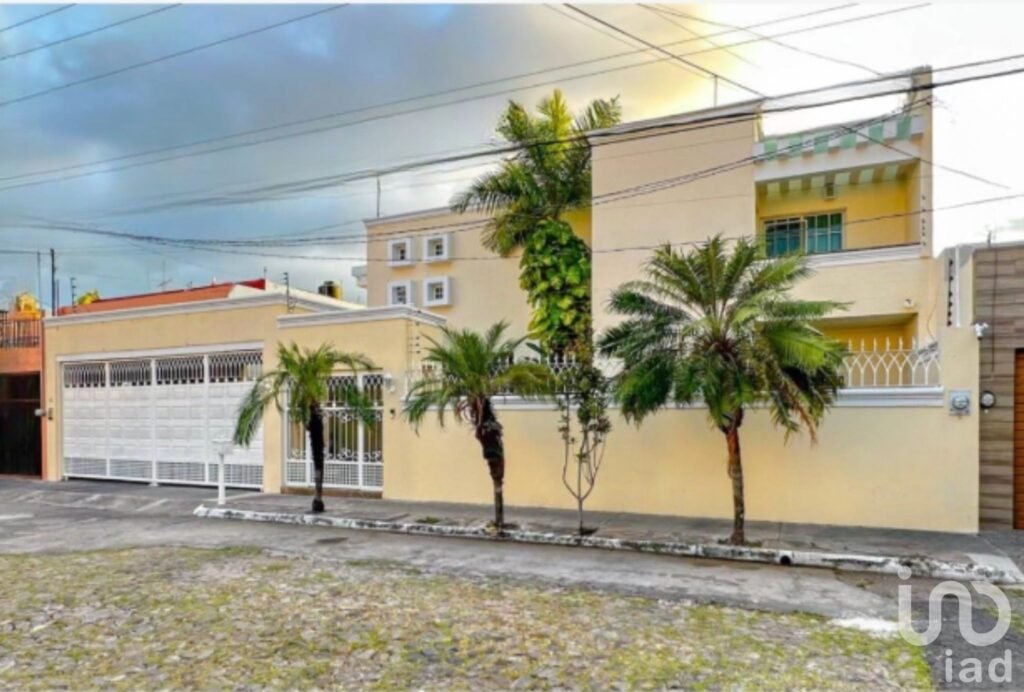 SE VENDE RESIDENCIAL EN ZONA DORADA DE LA CIUDAD DE COLIMA, MEXICO