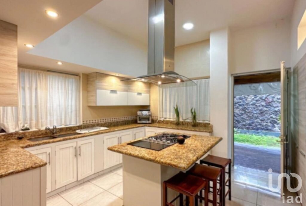 SE VENDE RESIDENCIAL EN ZONA DORADA DE LA CIUDAD DE COLIMA, MEXICO