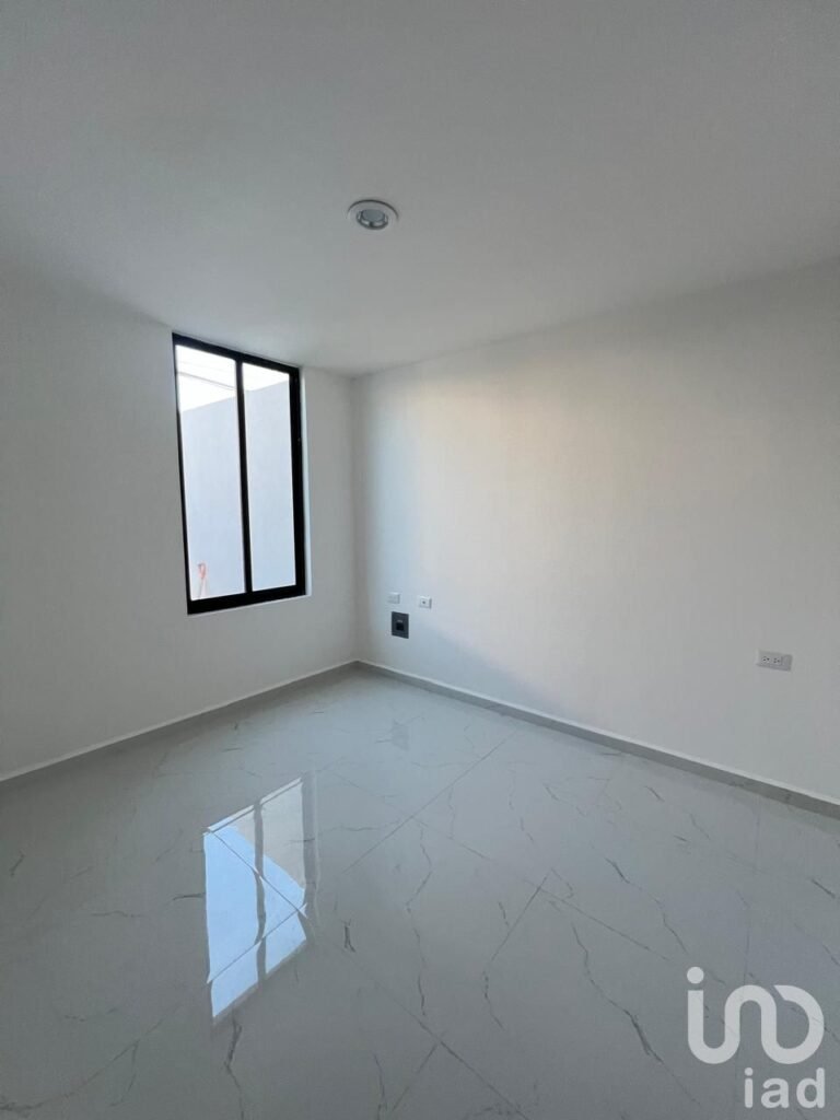 Casa en venta en Col. Loma Linda con estacionamiento para dos autos