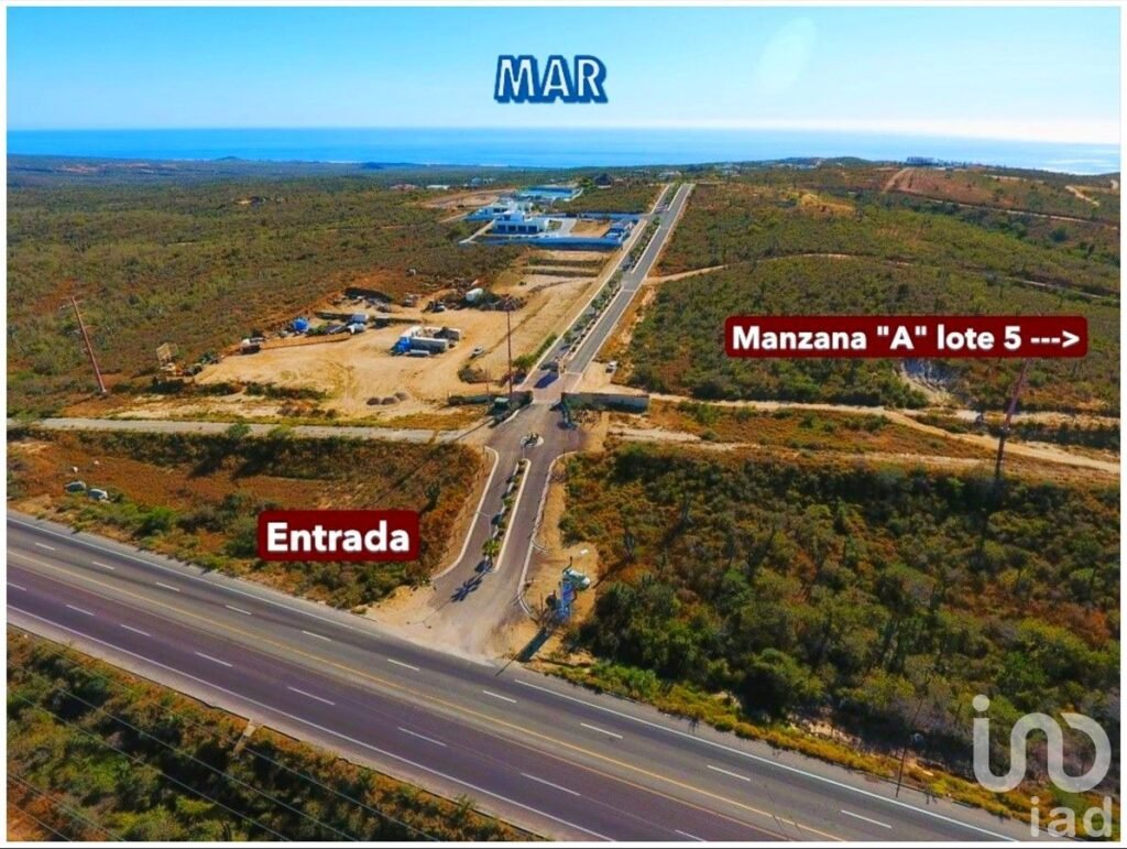 Se vende terreno a orillas de la carretera en Cabo San Lucas