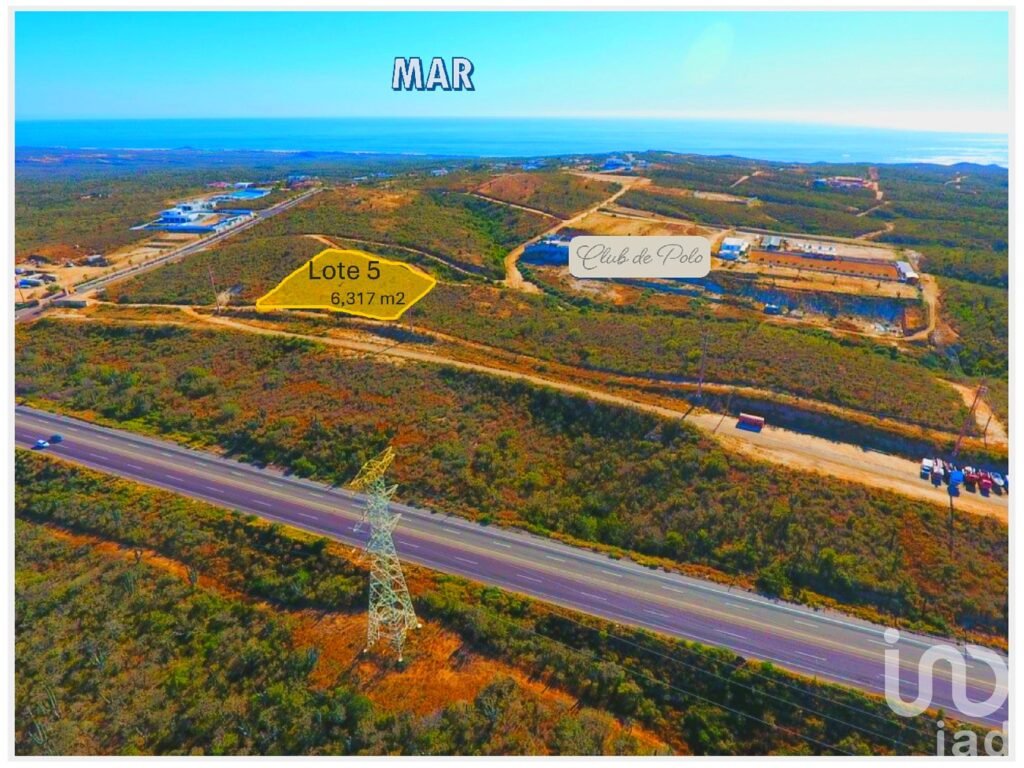 Se vende terreno a orillas de la carretera en Cabo San Lucas