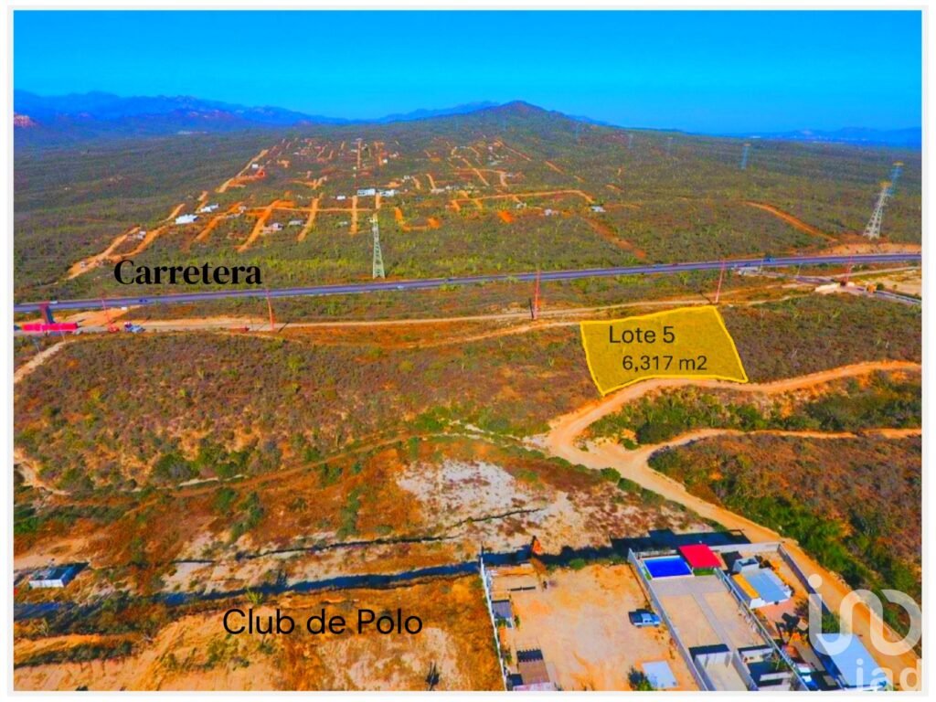 Se vende terreno a orillas de la carretera en Cabo San Lucas