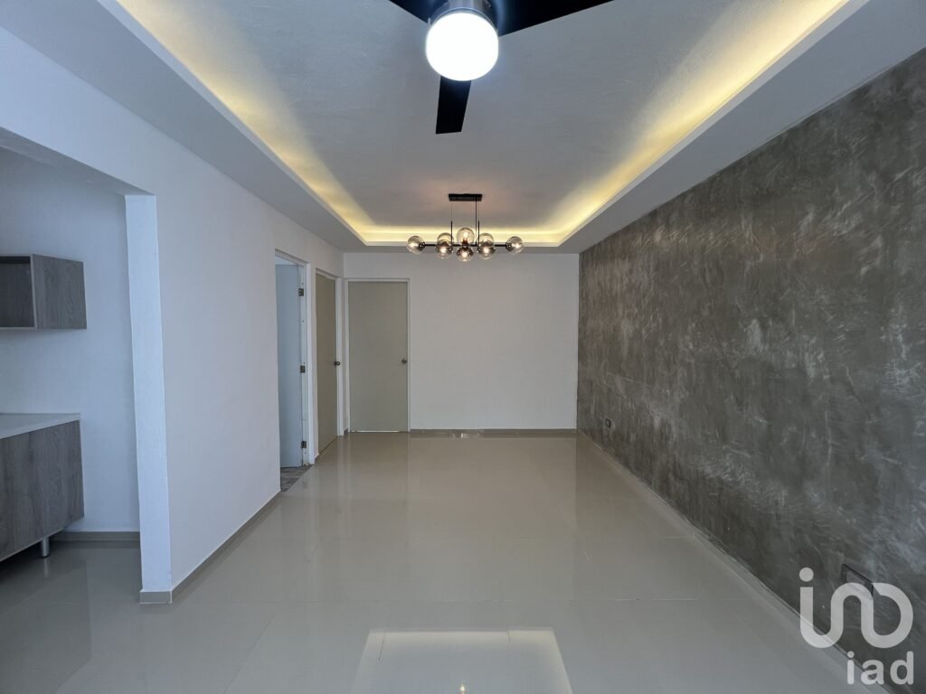 CASA EN VENTA EN CAUCEL REMODELADA CON 2 HABITACIONES Y 2 BAÑOS