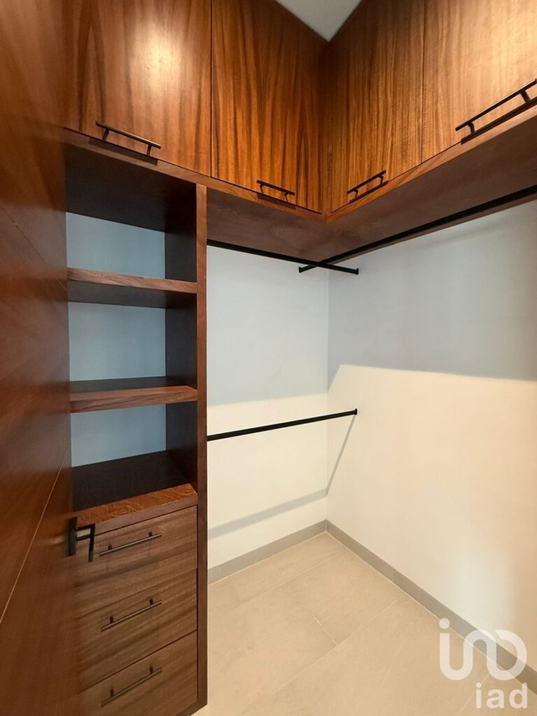 VENTA DE CASA EN RESIDENCIAL EN BRISA VIA CUMBRES, CANCUN