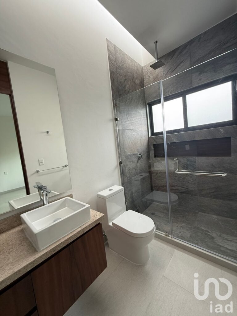 VENTA DE CASA EN RESIDENCIAL EN BRISA VIA CUMBRES, CANCUN