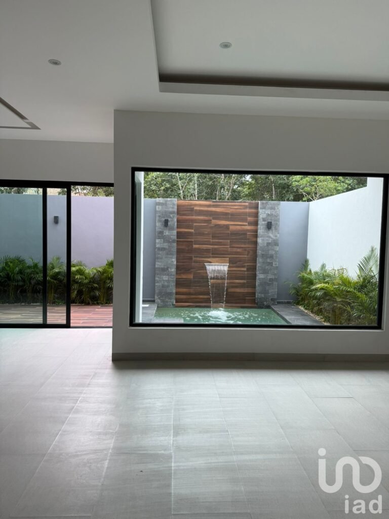 VENTA DE CASA EN RESIDENCIAL EN BRISA VIA CUMBRES, CANCUN