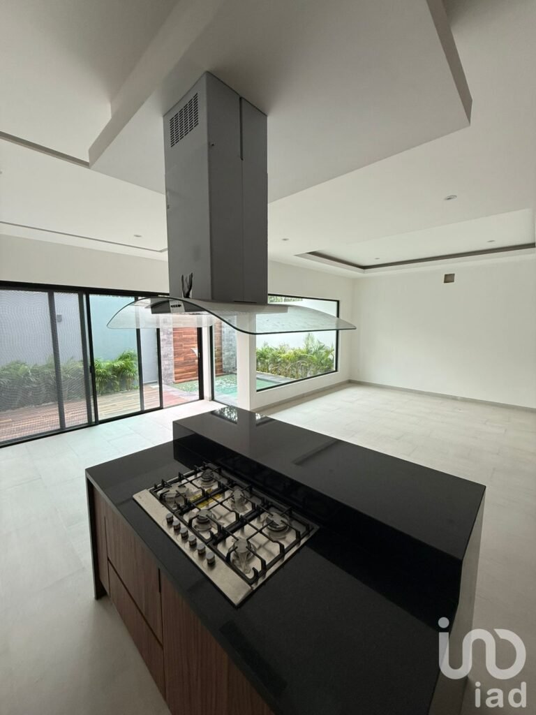 VENTA DE CASA EN RESIDENCIAL EN BRISA VIA CUMBRES, CANCUN