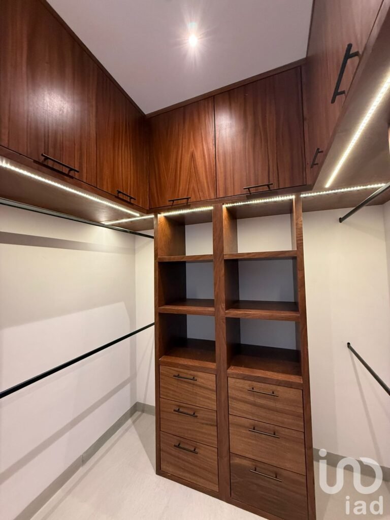 VENTA DE CASA EN RESIDENCIAL EN BRISA VIA CUMBRES, CANCUN