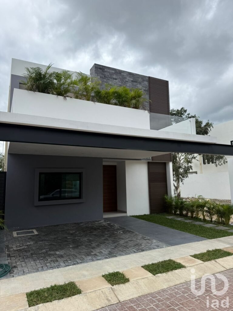 VENTA DE CASA EN RESIDENCIAL EN BRISA VIA CUMBRES, CANCUN