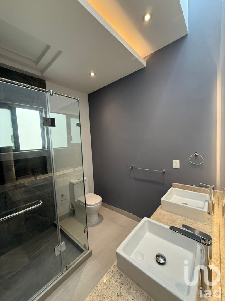 VENTA DE CASA EN RESIDENCIAL EN BRISA VIA CUMBRES, CANCUN