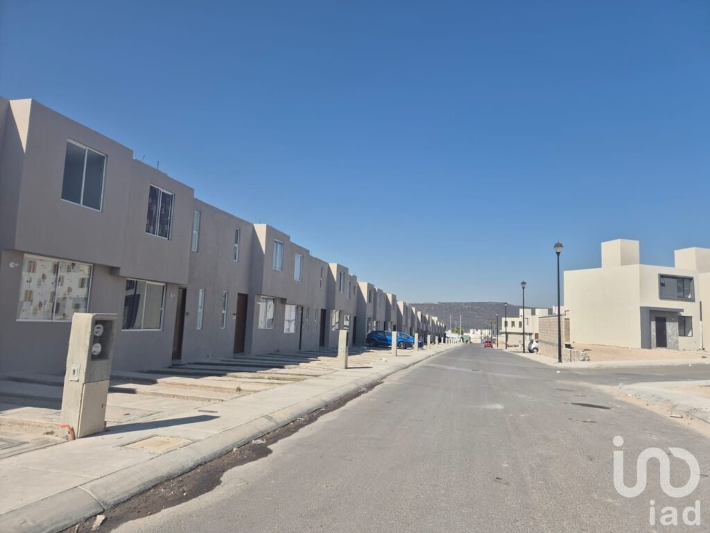 Renta de casa Condominio Centeno en Ciudad del Sol Querétaro
