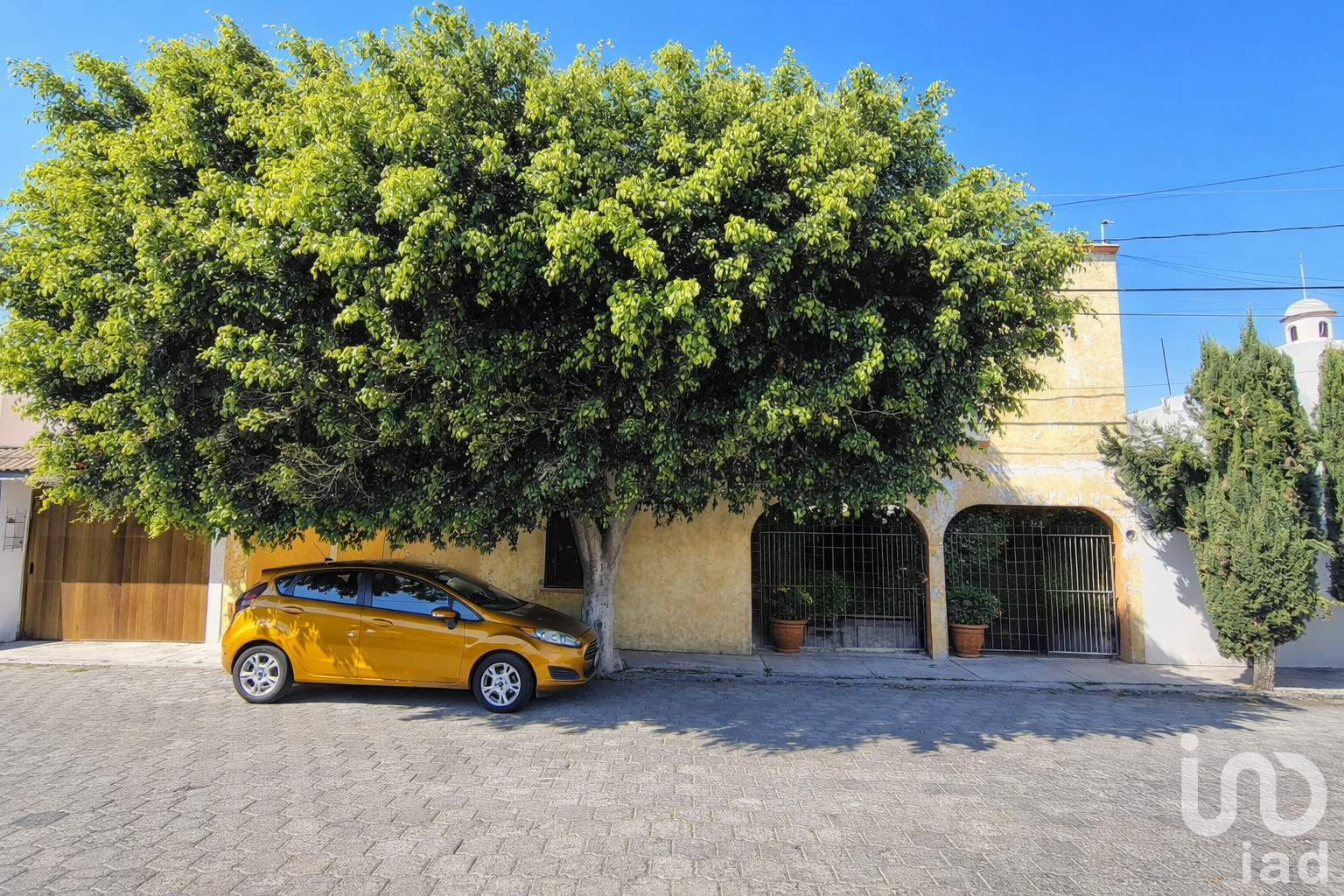 Casa en VENTA, LA JOYA, QUERETARO. Terreno excedente, Requiere Mantenimiento (Precio Ajustado)