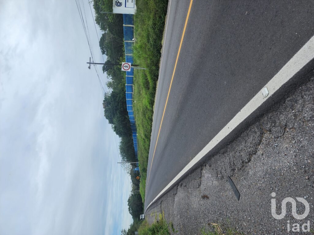 TERRENO CON POZO A ORILLA DE CARRETERA  FRENTE A COLEGIO DE POSTGRADUADOS VERACRUZ