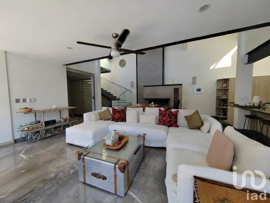 Residencia de lujo con alberca y 4 recámaras 456 m2 de terreno