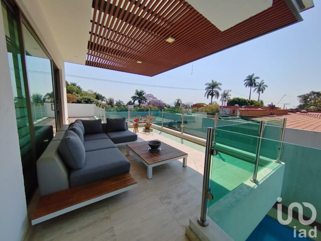 Residencia de lujo con alberca y 4 recámaras 456 m2 de terreno