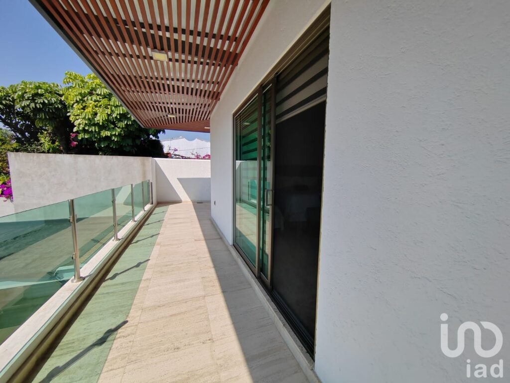 Residencia de lujo con alberca y 4 recámaras 456 m2 de terreno