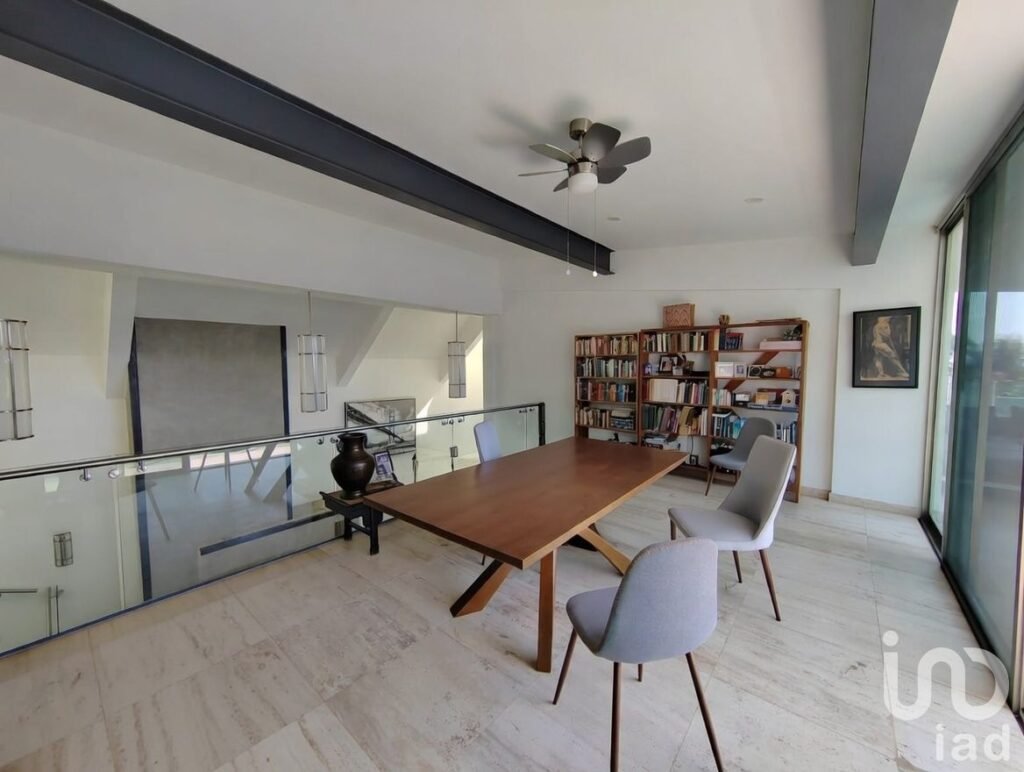 Residencia de lujo con alberca y 4 recámaras 456 m2 de terreno