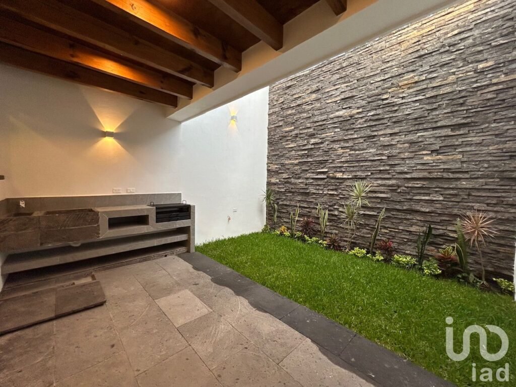 Casa nueva, moderna con fácil acceso a autopista en Cuernavaca