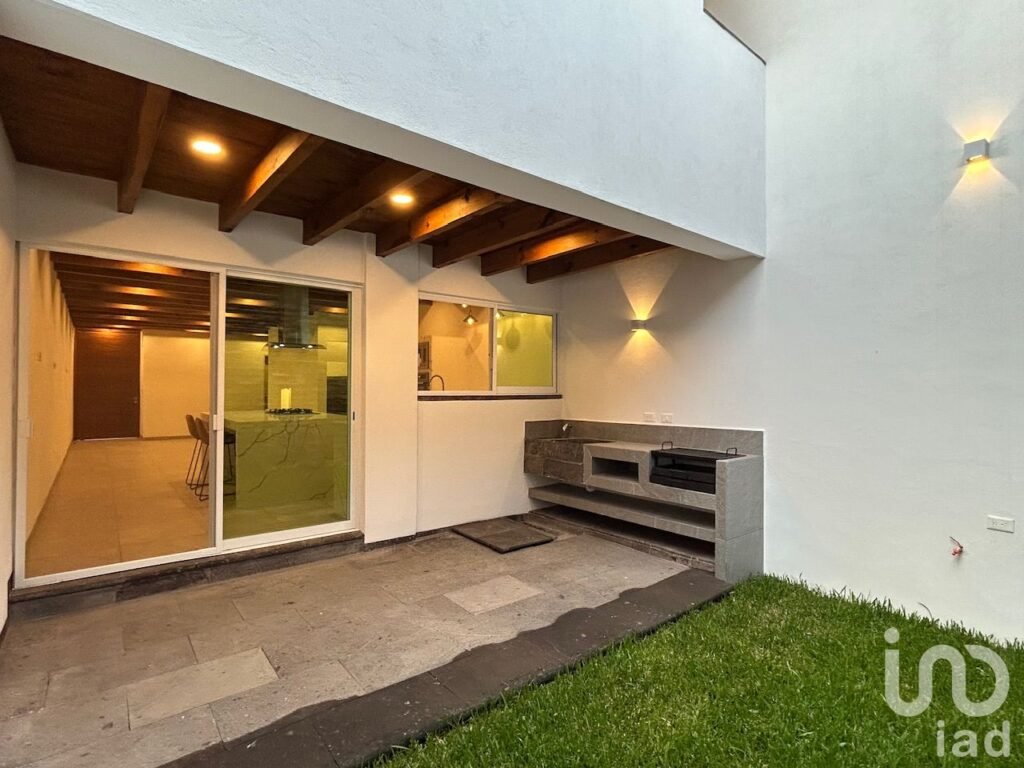 Casa nueva, moderna con fácil acceso a autopista en Cuernavaca