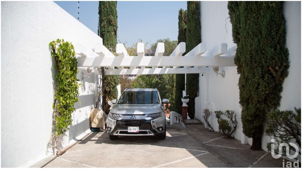 CASA EN RENTA EN LA PRADERA CUERNAVACA CON UN AMPLIO JARDÍN Y ALBERCA