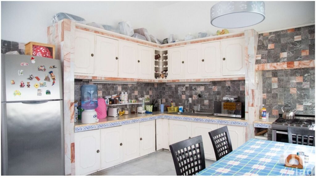 CASA EN RENTA EN LA PRADERA CUERNAVACA CON UN AMPLIO JARDÍN Y ALBERCA