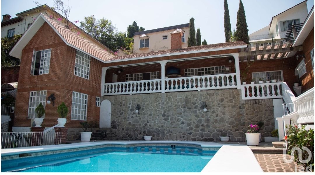 CASA EN RENTA EN LA PRADERA CUERNAVACA CON UN AMPLIO JARDÍN Y ALBERCA