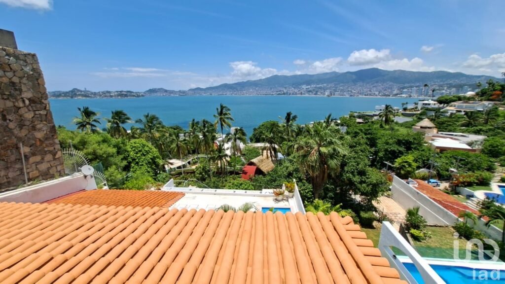Villa en Venta en Acapulco, Fraccionamiento Marina de las Brisas.