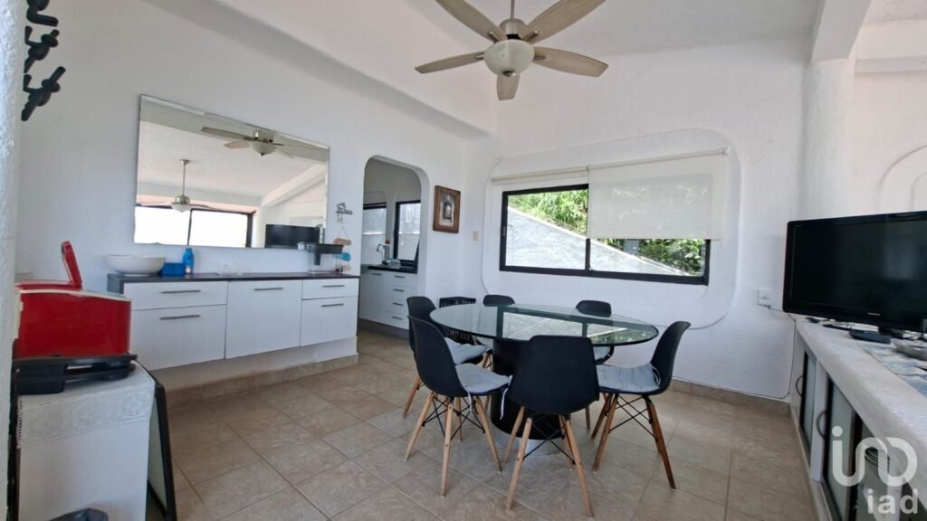 Villa en Venta en Acapulco, Fraccionamiento Marina de las Brisas.