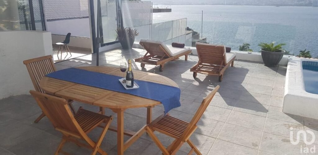 Villa en Venta en Acapulco, Fraccionamiento Marina de las Brisas.