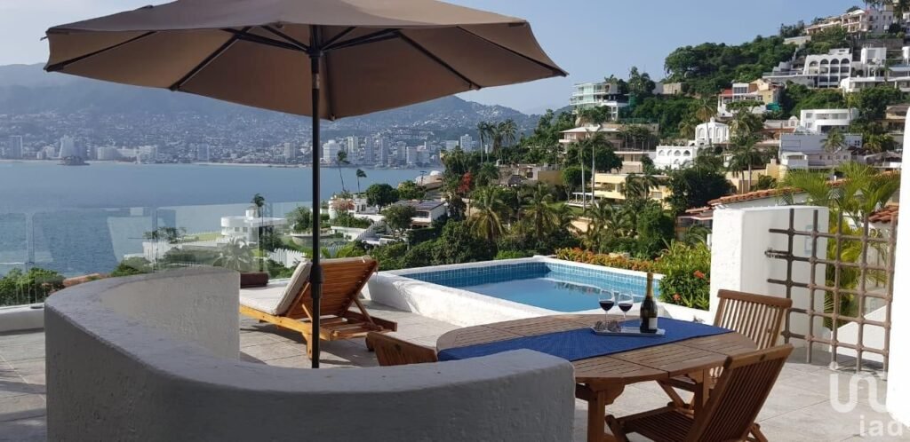 Villa en Venta en Acapulco, Fraccionamiento Marina de las Brisas.