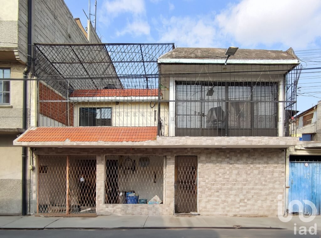 OPORTUNIDAD ÚNICA:AMPLIA CASA QUE REQUIERE REMODELARSE A TU GUSTO EN COL. RENOVACIÓN, IZTAPALAPA. - 2331558 casas en venta oportunidad unicaamplia casa que requiere remodelarse a tu gusto en col renovacion iztapalapa 254887