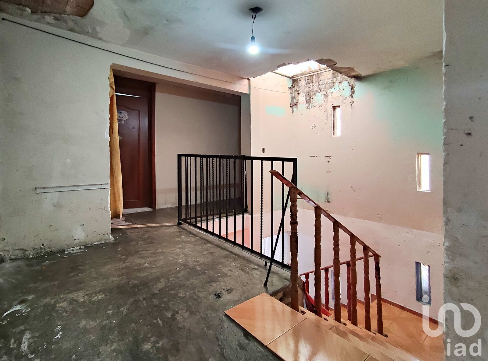 OPORTUNIDAD ÚNICA:AMPLIA CASA QUE REQUIERE REMODELARSE A TU GUSTO EN COL. RENOVACIÓN, IZTAPALAPA.