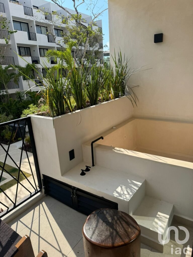 Estudio amueblado en venta con plunge in en Tulum