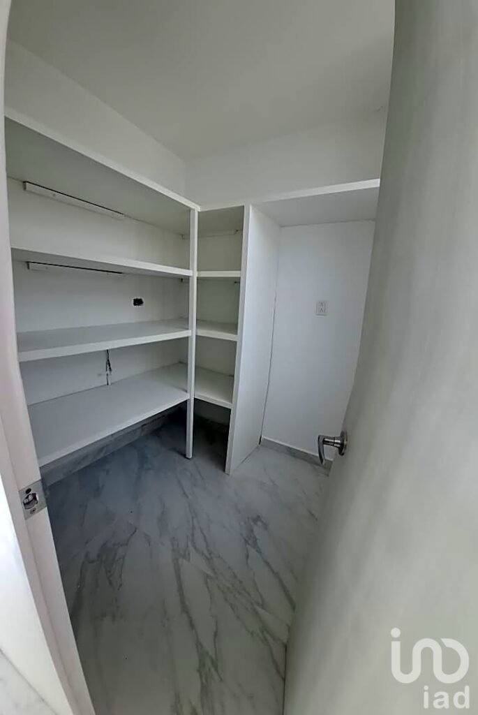 Casa en Venta en el Residencial La Concepción de Zavaleta