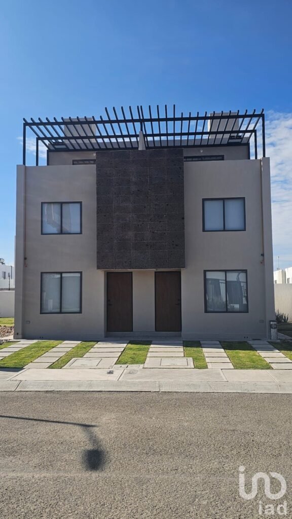 Casan con rrof garden en El Marques Querétaro.