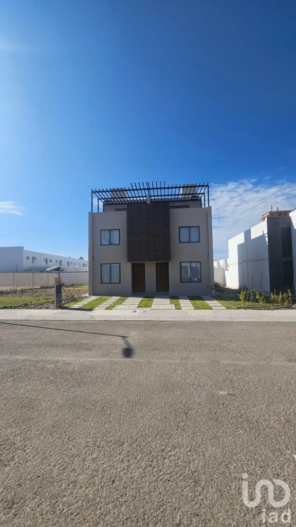 Casan con rrof garden en El Marques Querétaro.