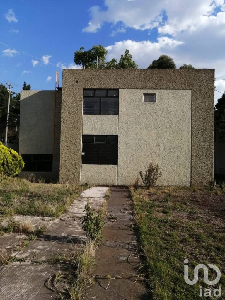 NAVE CON TERRENO Y OFICINA