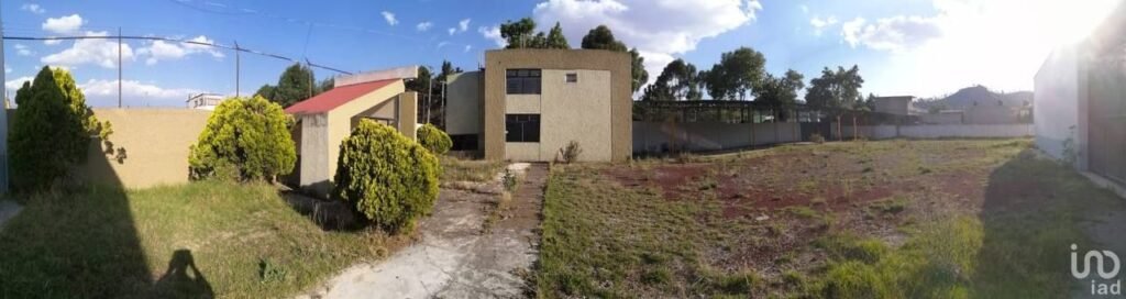 NAVE CON TERRENO Y OFICINA