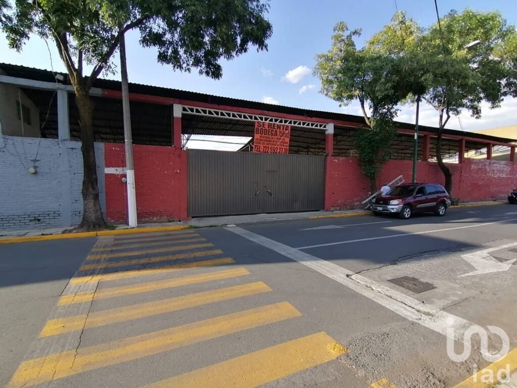 NAVE CON TERRENO Y OFICINA