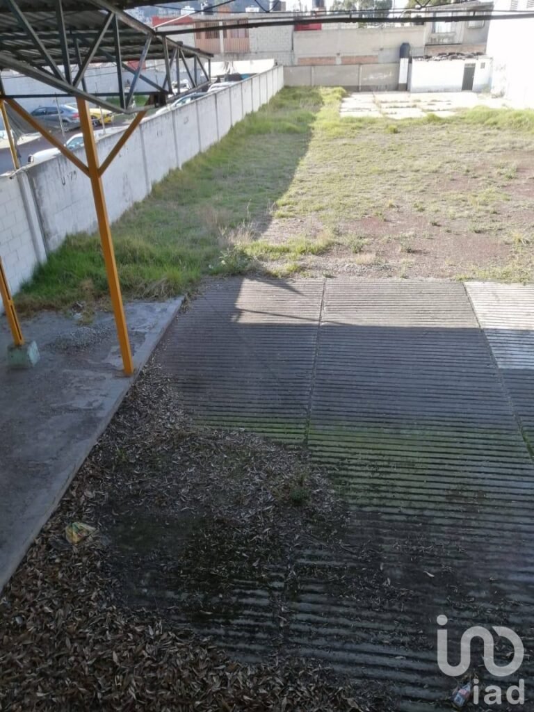 NAVE CON TERRENO Y OFICINA