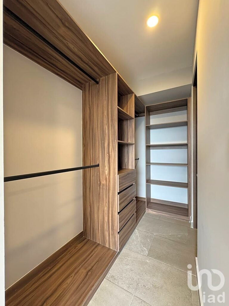 DEPARTAMENTO DE LUJO, zona El Refugio